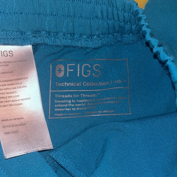 FIGS limited edition PACIFIC BLUE CASMA TOP & YOLA SCRUB BOTTOMS - Picture 6 of 7